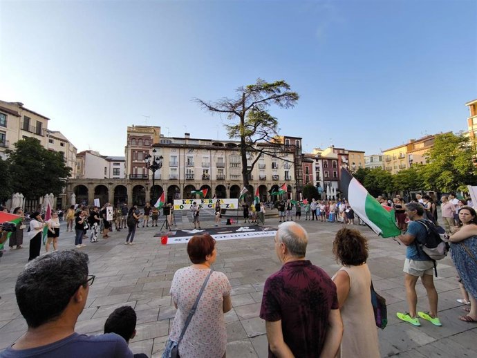 Una 'cacerolada' en Logroño clama por los asesinatos en Gaza