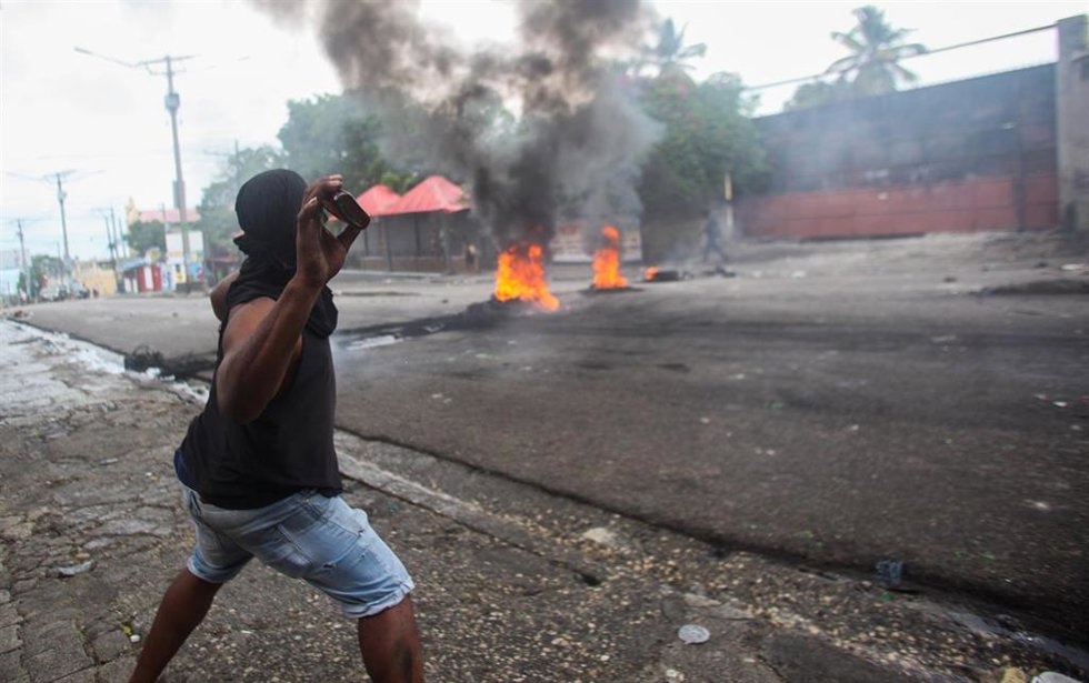 Archivo - Imagen de archivo de protestas en la capital de Haití, Puerto Príncipe 