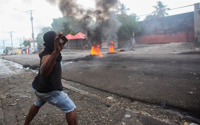 Archivo - Arquivo - 16 de abril de 2025, Porto Príncipe, Porto Príncipe, Haiti: Protesto contra a insegurança em Porto Príncipe devido ao ataque de gangues armadas em vários departamentos do Haiti nesta semana.