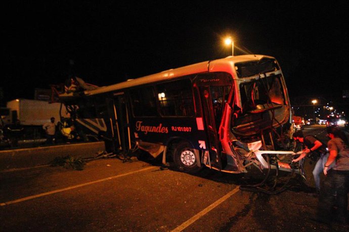 Archivo - Acidente de autobús en Río de Janeiro, Brasil (archivo)