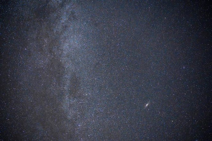 Archivo - Lluvia de Perseidas vista desde la Sierra de Guadarrama, a 12 de agosto de 2024, en Buitrago de Lozoya, Madrid (España).