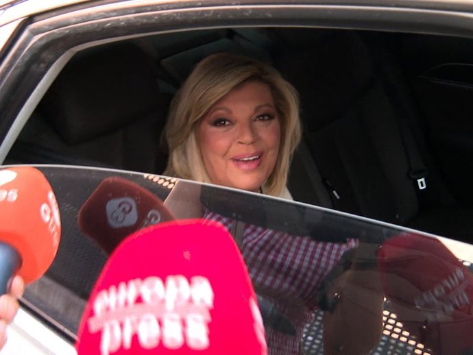 Terelu Campos se ríe de sus fotos en bañador y siembra la duda