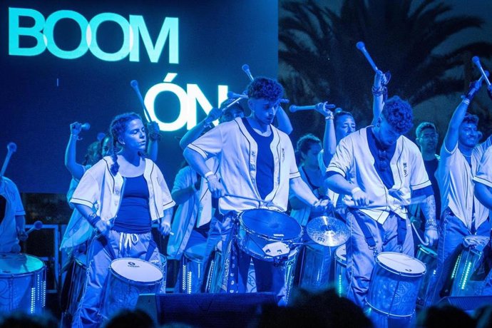 Una batucada en plena actuación