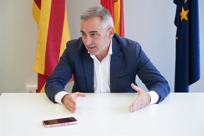 El conseller de Agricultura de la Generalitat Valenciana, Miguel Barrachina, durante una entrevista para Europa Press, a 31 de julio de 2025, en Valencia, Comunidad Valenciana (España). 