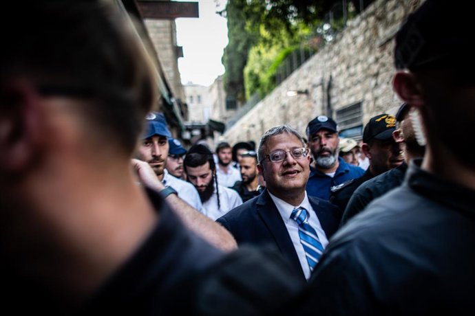 Archivo - Arquivo - 26 de maio de 2025, Jerusalém, Israel: O ministro israelense da Segurança Nacional, Itamar Ben-Gvir, ao centro, marcha pelo bairro muçulmano da antiga cidade murada de Jerusalém. Dezenas de milhares de jovens religiosos-sionistas e hom