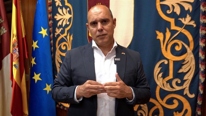 El presidente del parlamento autonómico castellanomanchego, Pablo Bellido, durante el mensaje de conmemoración del aniversario del Estatuto de Autonomía.