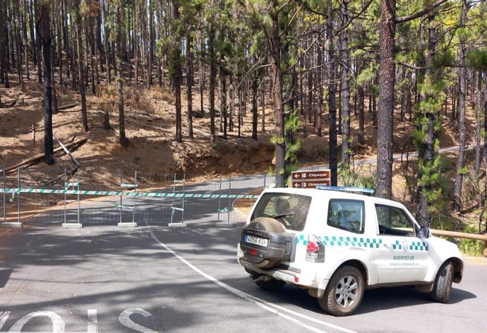 Cierre de carreteras de acceso a la zona forestal en Tenerife