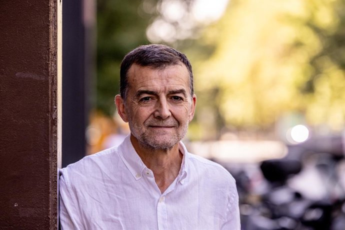 O coordenador federal da IU, Antonio Maíllo, posa para a Europa Press em 7 de agosto de 2025 em Madri, Espanha. Antonio Maíllo Cañadas é um filólogo, professor de ensino médio e político espanhol, atual coordenador geral da Izquierda Unida (Esquerda Unida