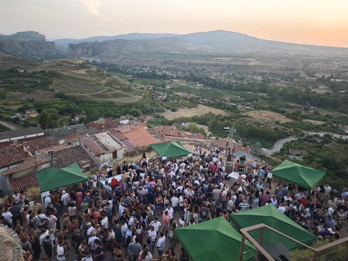 Gran éxito de público en la 'IX jornada cultura y vino en el Castillo de Nalda'