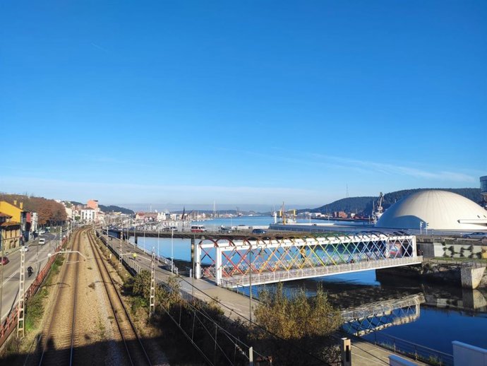 Archivo - Puente de San Sebastián en la Ría de Avilés.