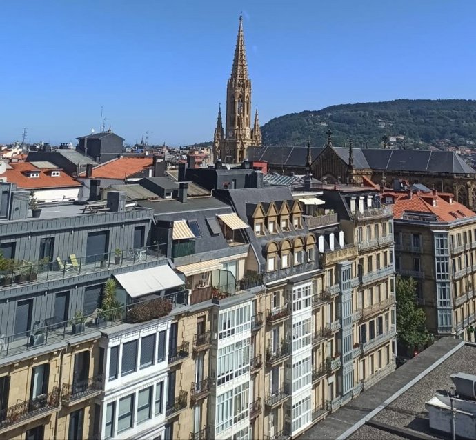 Archivo - Viviendas en San Sebastián