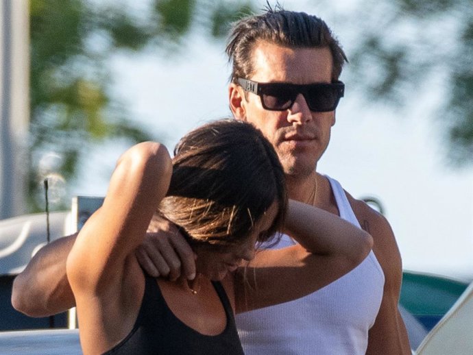 (Foto De ARCHIVO) Melyssa Pinto, Mario Casas Y Su Hermano Pequeño Daniel Hacen Deporte En Familia