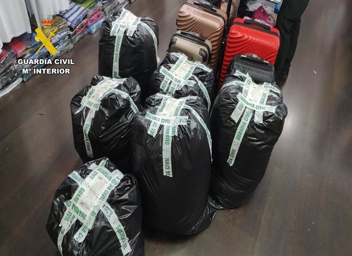 Intervenidas más de 3.300 prendas falsificadas en establecimientos de Can Picafort y Playas de Muro