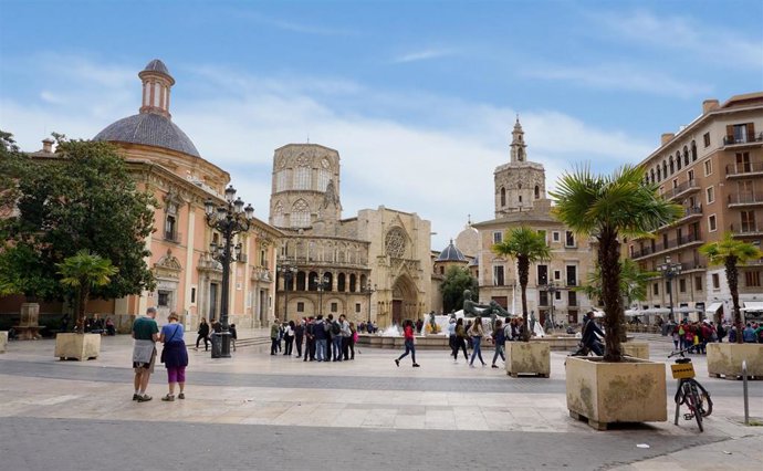 Archivo - Plaza de la Virgen de València. Imagen de archivo