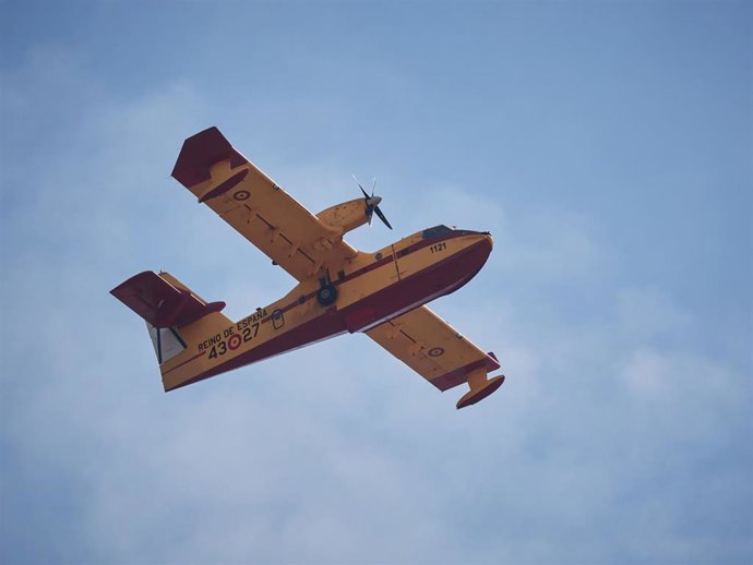 Imagen de archivo de las labores de extinción de un incendio forestal