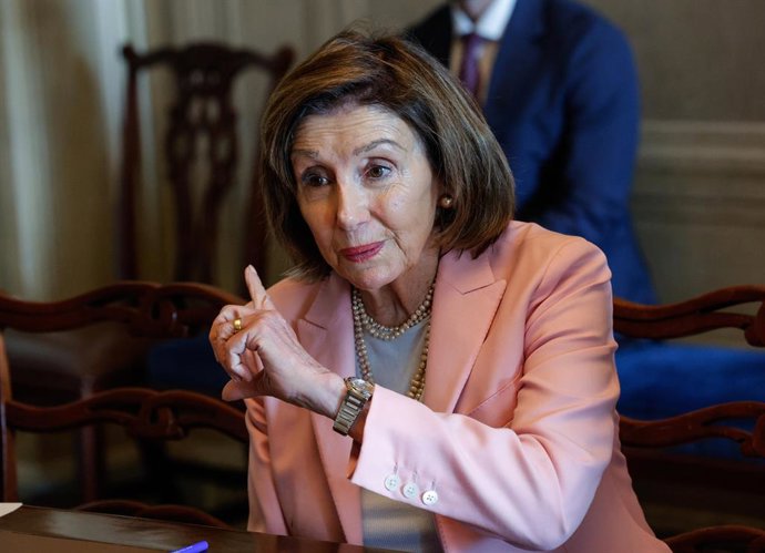 15 de julho de 2025, Roma, Roma: Ex-presidente da Câmara e atual deputada da Califórnia Nancy Pelosi durante reunião com o ministro das Relações Exteriores da Itália Antonio Tajani no Capitólio dos EUA em Washington, DC, EUA, em 15 de julho de 2025. ANSA/