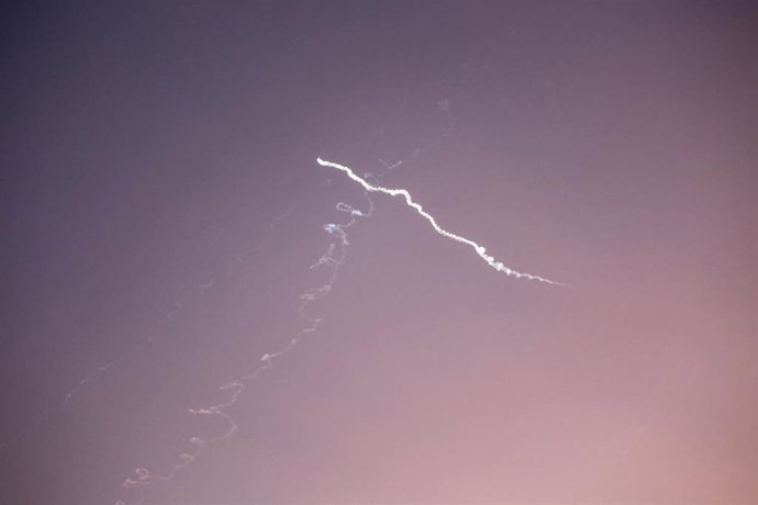 Archivo - Imagen de archivo de las defensas aéreas israelíes en funcionamiento tras el lanzamiento de proyectiles