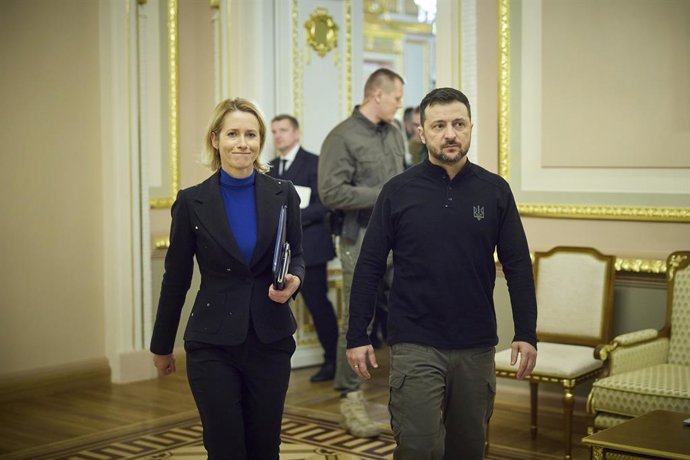 Archivo - Arquivo - 1º de dezembro de 2024, Kiev, Oblast de Kiev, Ucrânia: A nova ministra das Relações Exteriores da União Europeia, Kaja Kallas, à esquerda, é acompanhada pelo presidente ucraniano Volodymyr Zelenskyy, à direita, antes de uma reunião bil