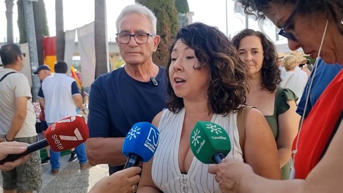 La coordinadora de Podemos Andalucía, Raquel Martínez, este domingo en declaraciones a los medios durante su asistencia al acto de homenaje por el 89 aniversario del fusilamiento de Blas Infante.