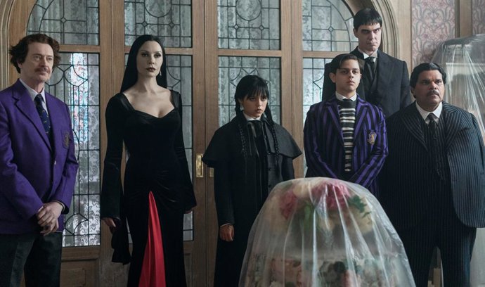 La temporada 2 de Miércoles cambia radicalmente a un icónico miembro de la familia Addams