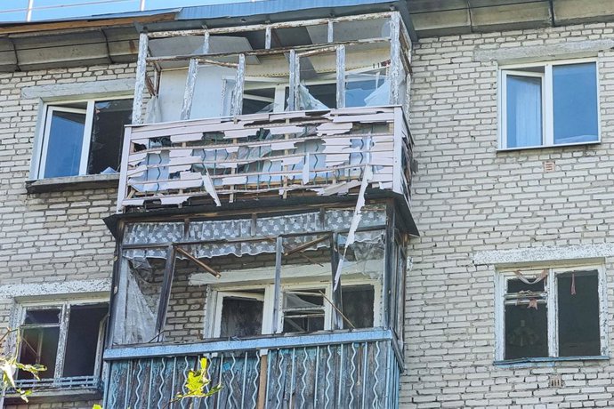 Archivo - RÚSSIA, TULA - 25 de maio de 2025: Janelas de um bloco de apartamentos danificadas em um ataque de drones