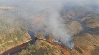 El Infoca trabaja en un incendio en el paraje Los Guijos de Villanueva de los Castillejos (Huelva)