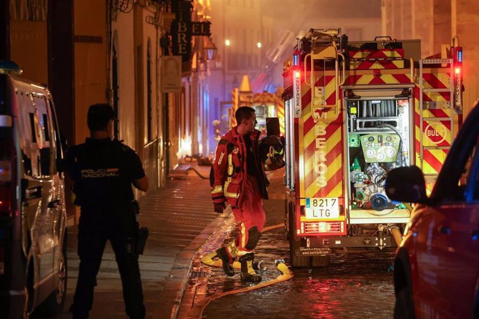 Imágenes del incendio en la Mezquita de Córdoba. A 8 de agosto de 2025 en Córdoba, Andalucía (España). Esta tarde se ha declarado un incendio en la Mezquita de Córdoba varios efectivos han acudido a sofocar el incendio.
