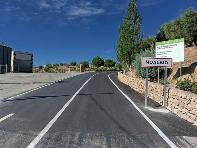 Imagen tras las obras de la JA-3208, la carretera de acceso a Noalejo