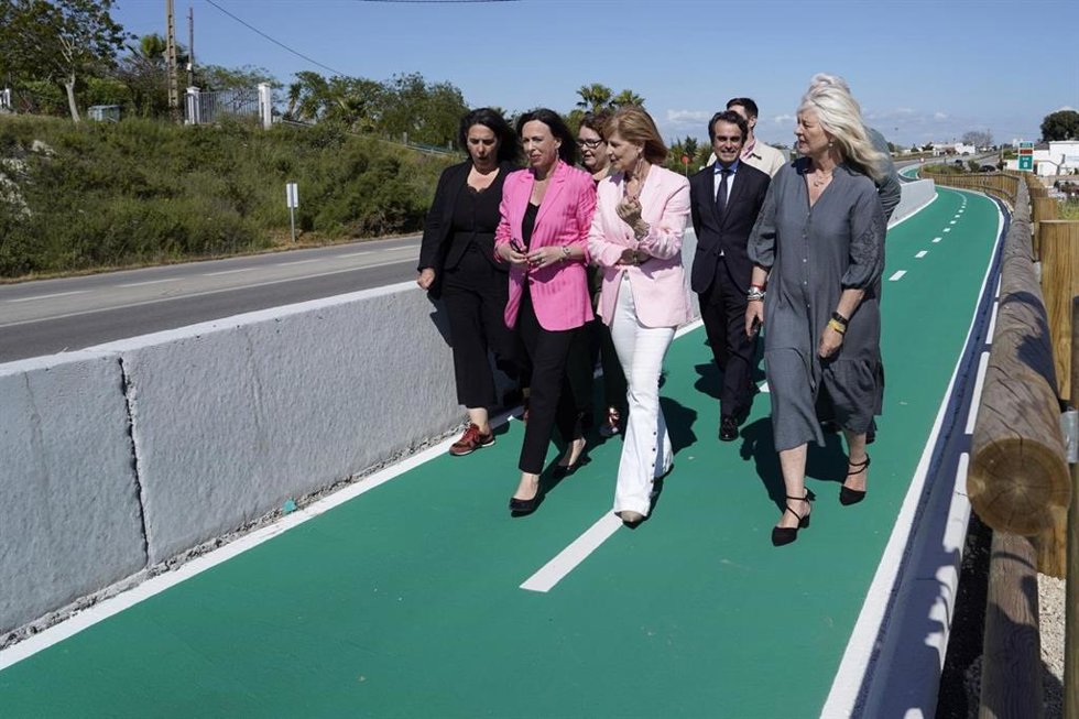Archivo - La consejera de Fomento, Rocío Díaz, en la vía ciclopeatonal que une Jerez y La Barca el pasado mes de mayo de 2025, en una imagen de archivo. 
