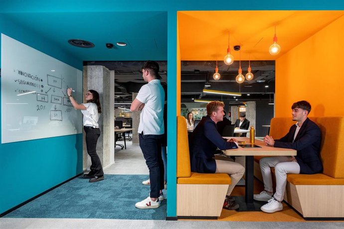 Prosegur presta 404.480 horas de formación a sus cerca de 32.000 empleados en España en 2024.