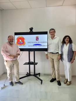 Entrega de equipos informáticos en Dalías (Almería).