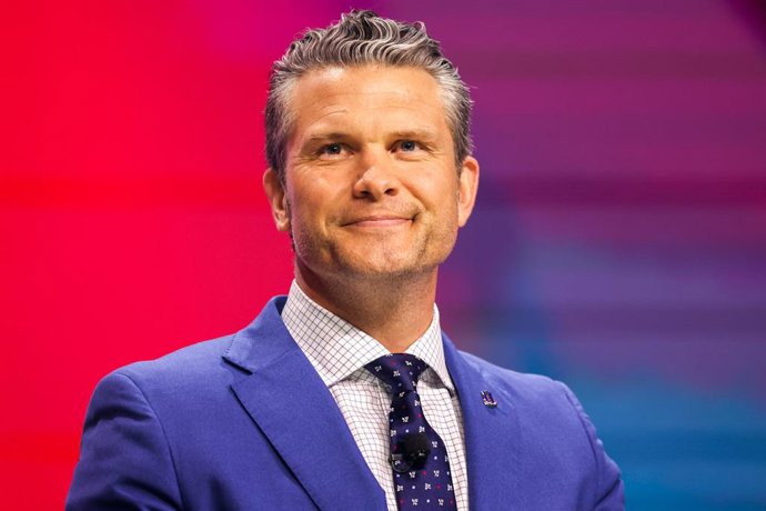 Archivo - 11 July 2025, US, Tampa: US Secretary of Defense Pete Hegseth on stage during day one of the Turning Point USA Student Action Summit on Friday. Photo: Luis Santana/Tampa Bay Times/ZUMA Press Wire/dpa