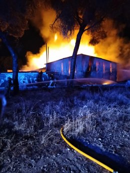 Incendio en una nave de Pinar de Jalón