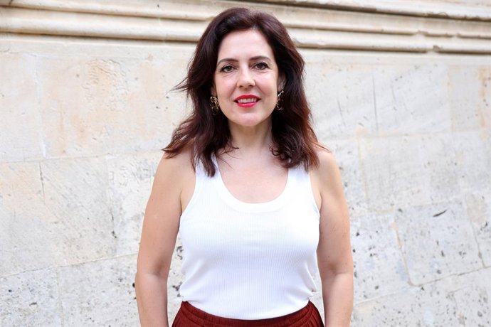 A nova conselheira para Famílias, Bem-Estar Social e Cuidados de Dependência, Sandra Fernández, durante a cerimônia de posse dos novos conselheiros do Governo das Baleares, no Consolat de Mar, em 12 de julho de 2025, em Palma de Mallorca, Mallorca, Ilhas 