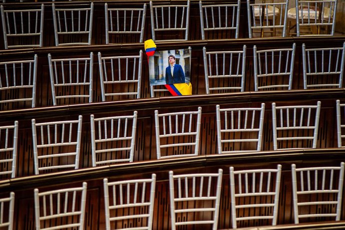 20 de julho de 2025, Bogotá, Cundinamarca, Colômbia: Uma foto do senador colombiano Miguel Uribe Turbay é colocada durante a instalação do período de sessões 2025-2026 do Congresso colombiano, em 20 de julho de 2025, em Bogotá, Colômbia.