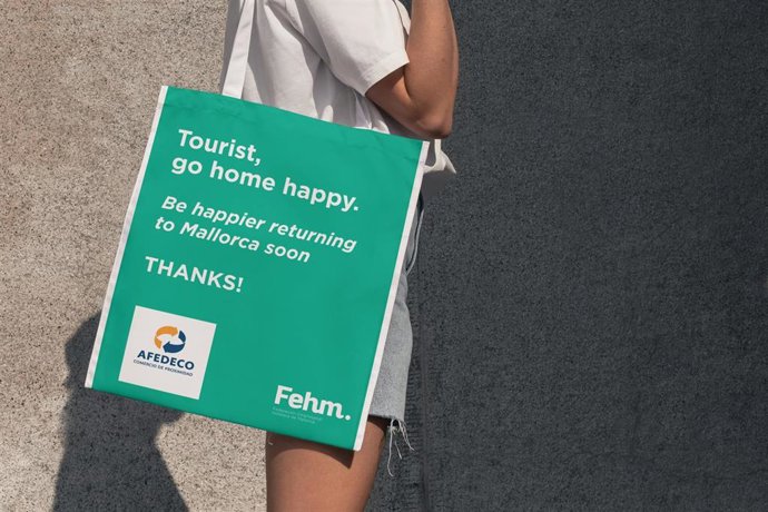 Afedeco se suma a la campaña de agradecimiento a los turistas y regalará una bolsa de la compra a los visitantes.