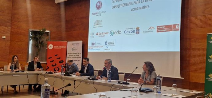 El viceconsejero de Industria, Juan Carlos Campo, en los Cursos de La Granda.