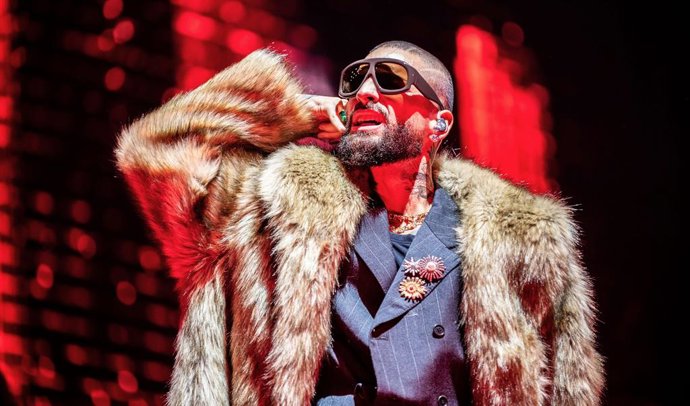 Maluma interrumpe su concierto en México para regañar a una madre con un bebé: "Es una irresponsabilidad"