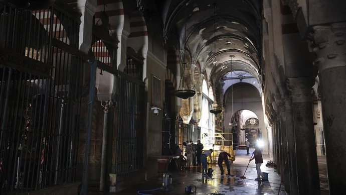 Interior de la Mezquita-Catedral de Córdoba afectado por el incendio ocurrido el pasado viernes 9 de agosto.