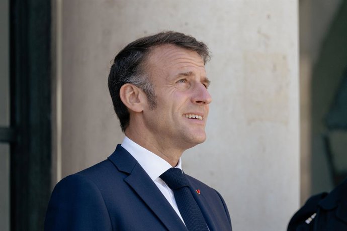 18 de julho de 2025, Paris, França, França: O presidente da França, Emmanuel Macron, chega para receber a chanceler da Áustria antes de sua reunião no Palácio Presidencial Elysee: 1023139651, Licença: Rights-managed, Restrições: * Bélgica, Dinamarca, Fran