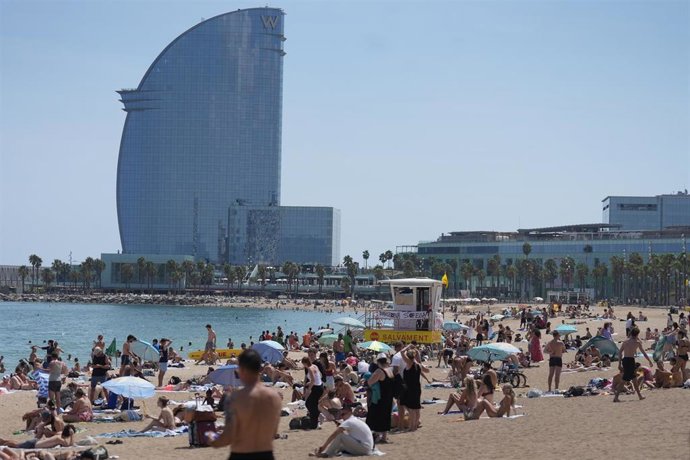 Puesto de salvamento en la playa, a 4 de agosto de 2025, en Barcelona, Catalunya (España)
