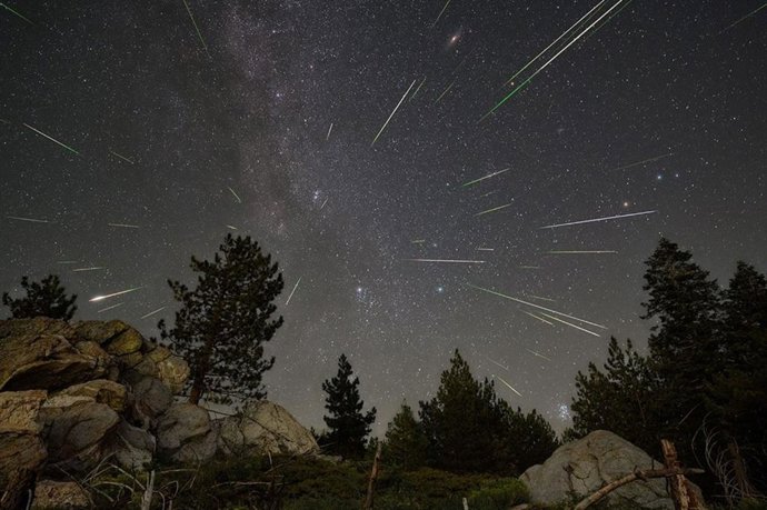 Archivo - La lluvia de meteoros de las Perseidas alcanza su máximo a mediados de agosto