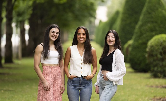Archivo - De izq. A dcha.: María Herrero, Paula Fernández y Amaia Vértiz, autoras de este proyecto.
