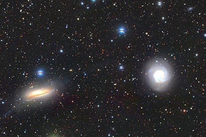 Una imagen en color de alta resolución que muestra las galaxias centrales NGC5713 y NGC5719 tomada por la Hyper Suprime-Cam en el telescopio Subaru en Hawái.