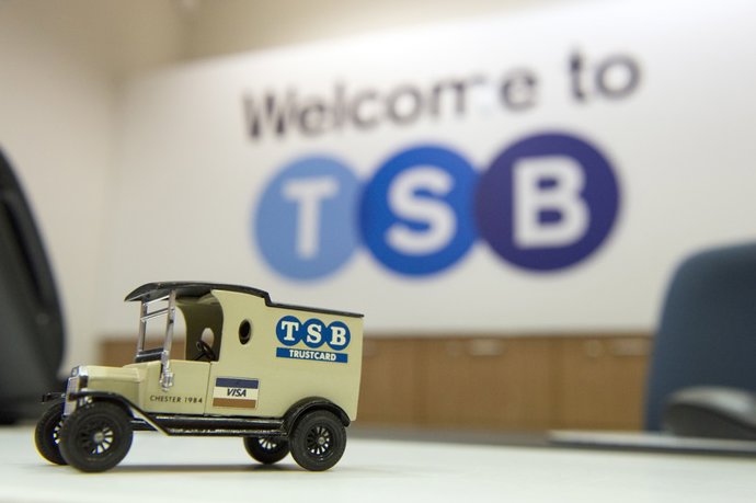 Archivo - Arxivo - Oficina de TSB, filial de Banc Sabadell a Regne Unit.