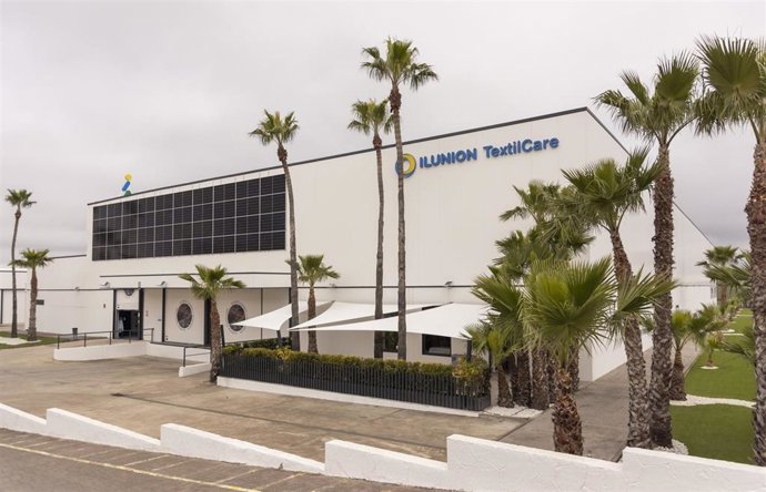 Archivo - ILUNION Textilcare evita la emisión de más de 1.600 toneladas de CO2 al año gracias a la energía solar