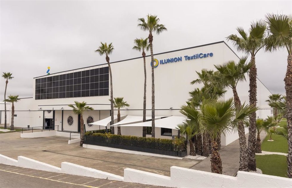 Archivo - ILUNION Textilcare evita la emisión de más de 1.600 toneladas de CO2 al año gracias a la energía solar