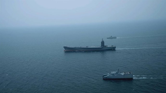Archivo - February 27, 2025, Bandar Abbas, Hormozgan, Iran: The Islamic Revolution Guards Corps (IRGC) Naval Force receives an advanced ocean-going warship and nine missile-launching speed vessels in Bandar Abbas, Hormozgan Province, in southern Iran. The
