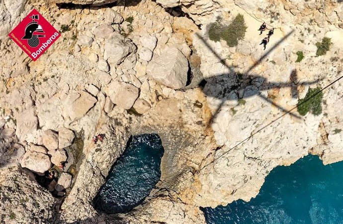 Rescate en cala Moraig