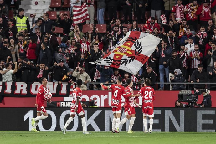Archivo - Bojan Miovski of Girona FC celebrates a goal with his teammates during the Spanish league, La Liga EA Sports, football match played between Girona FC and RCD Espanyol at Estadio de Montilivi on November 23, 2024 in Girona, Spain.